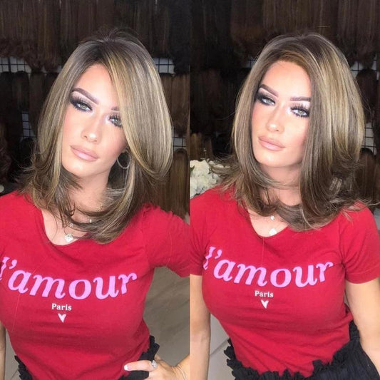 Chic Wavy Medium Blonde Wigs